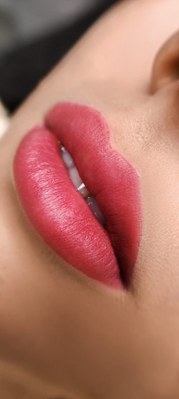 Resultado de micropigmentación de labios efecto acuarela