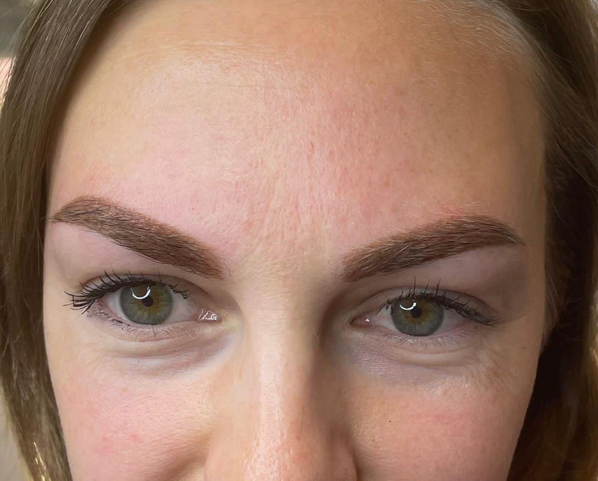 Cejas con acabado pelo a pelo